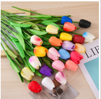 Đóa hoa tuy líp nhân tạo nhiều màu sắc phù hợp trang trí và decor phòng làm việc