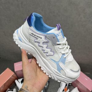 Giày thể thao nữ mang phong cách thời trang