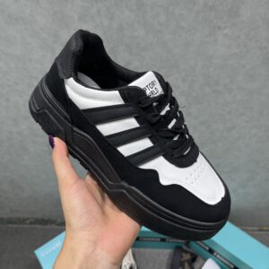 Giày thể thao nữ màu trắng mang phong cách hiện đại