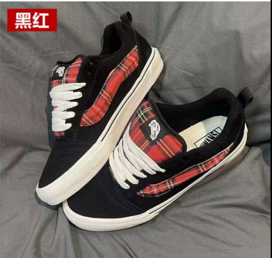 Đôi giày Vans Knu Skool, một phiên bản hiện đại lấy cảm hứng từ phong cách cổ điển của thập niên 90 mẫu mới nhất