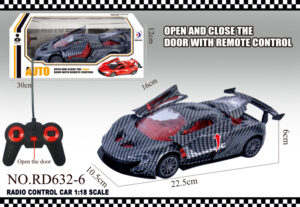 Xe mô phỏng mở cửa bằng một nút bấm điều khiển từ xa họa tiết carbon