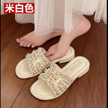 Đôi dép lê màu trắng ngà, đính hạt ngọc trai nhân tạo và hạt cườm mẫu mới