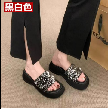 Đôi dép lê nữ quai ngang đính đá có đế dày mẫu mới nhất dành cho nữ