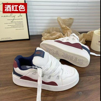 Đôi giày thể thao cổ thấp màu trắng, đỏ tía và xanh navy dành cho nữ mới nhất