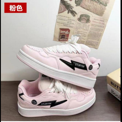 Đôi giày thể thao màu hồng dành cho nữ có in chữ "STUURYEN" trên thân giày nhiều mẫu mã mới nhất