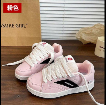 Đôi giày thể thao màu hồng nhạt với dây buộc màu trắng và logo "STURYSH" màu đen mới cho nữ