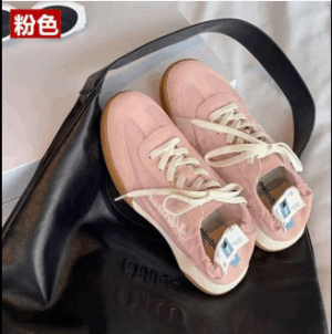 Đôi giày thể thao màu xanh dương với chữ "Angel" được thêu ở bên hông mẫu mới nhất dành cho phụ nữ