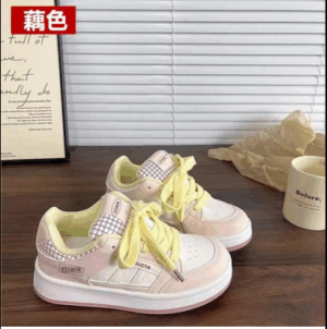 Đôi giày thể thao màu hồng nhạt với dây buộc màu vàng mẫu mới nhất