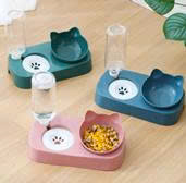 Bát đôi thú cưng có hình mèo nổi và bình đựng nước đi kèm tiện lợi.