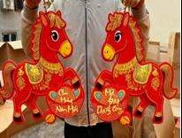 Treo tường vui Tết rộn ràng  Dây lắc may mắn Tết vui