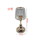 Đế nến pha lê màu vàng dùng trang trí bàn
