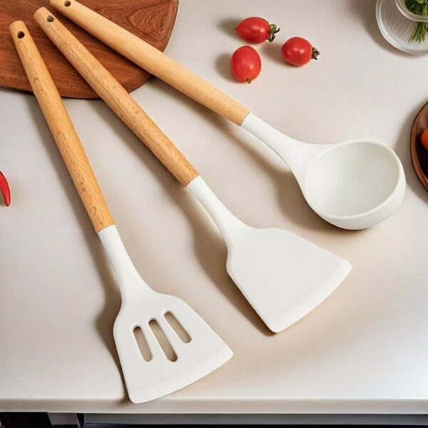 Vá silicone màu kem cán gỗ cho chảo chống dính, chọn lẻ từng món hoặc bộ ba