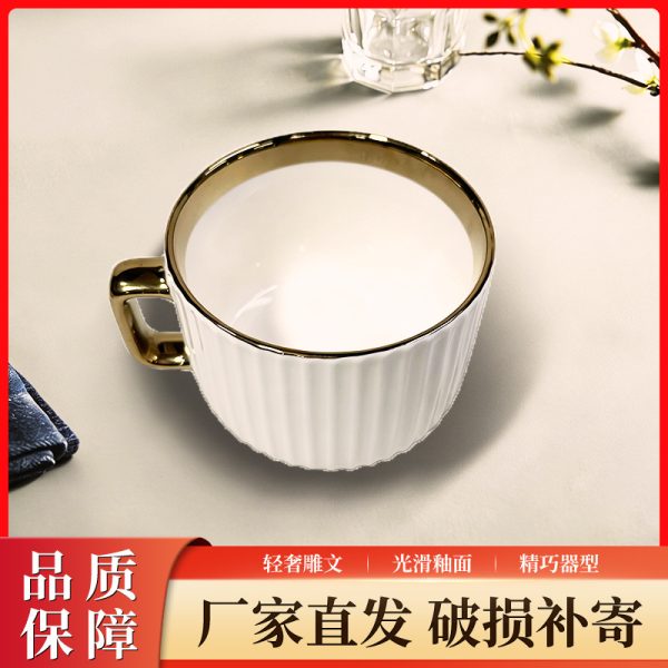 Cốc sứ và đồ bàn ăn viền ánh kim kiểu châu Âu