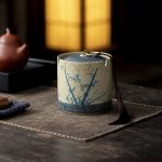 Gạt tàn sứ đỏ dáng trụ có nắp