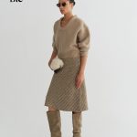 Áo len lông cừu cổ U dáng rộng nữ
