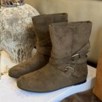 Boots nữ cổ vừa khóa đai, tăng chiều cao