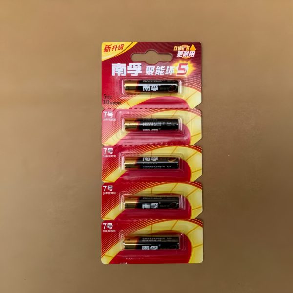 Pin kiềm AA AAA giá một viên