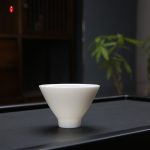 Chén trà sứ trắng Đức Hóa nhiều dáng