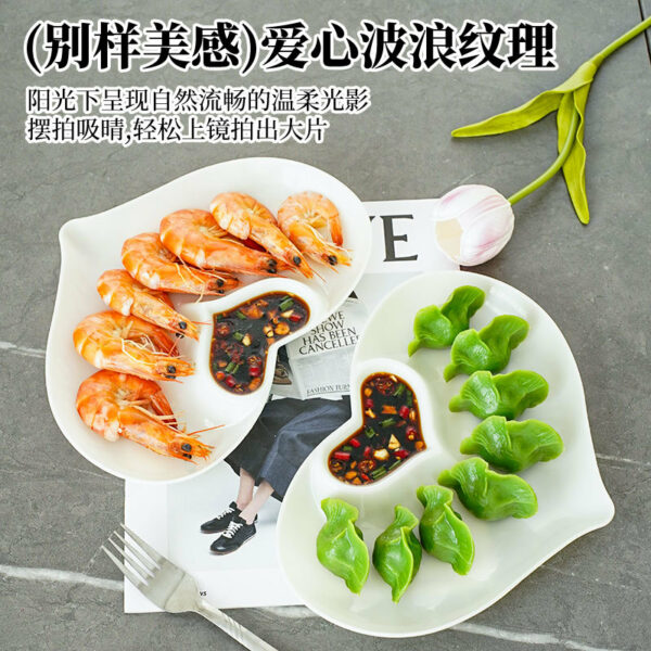 Đĩa hình trái tim liền khay chấm