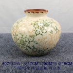 Bình hoa gốm sứ men lam phong cách cổ