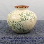 Bình hoa gốm sứ men lam phong cách cổ